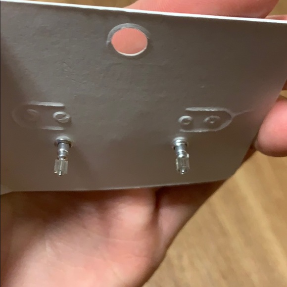 True decadence crystal earrings - Picture 3 of 4